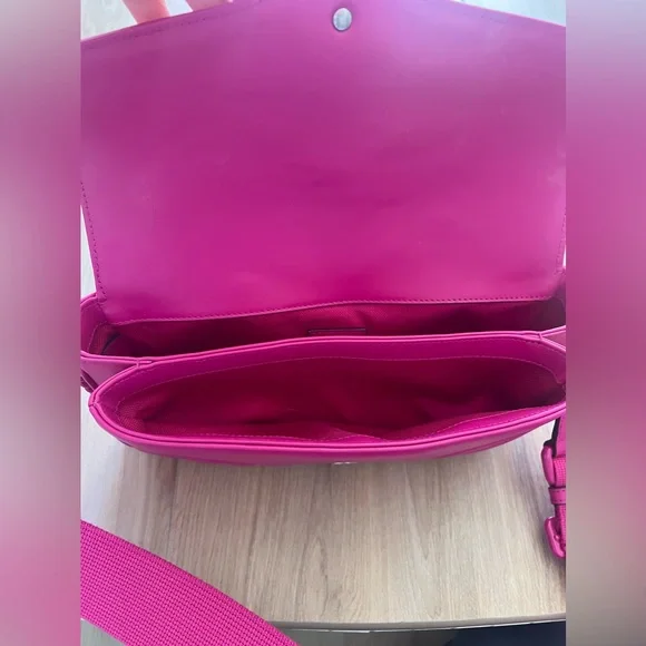 SOLD. Gucci GG Marmont Shoulder Bag! Beautiful Fuchsia color! - Picture 11 of 11